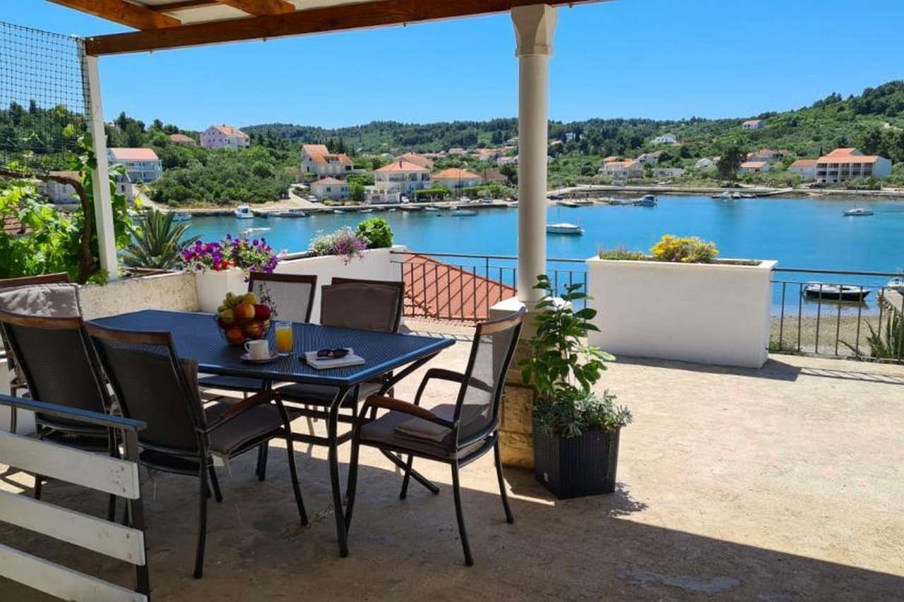 Two bedroom apartment near beach Lumbarda, Korčula (A-22503-a)