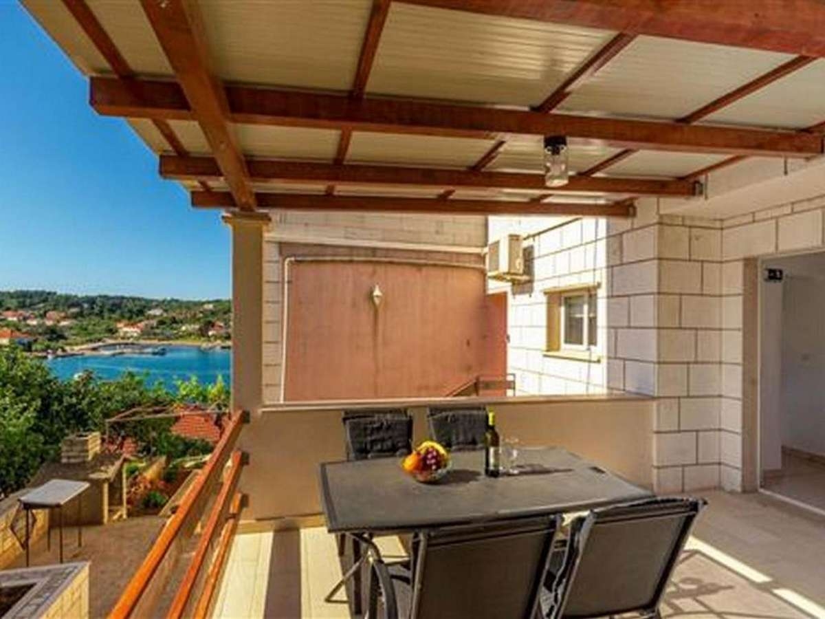 One bedroom apartment near beach Lumbarda, Korčula  A-b