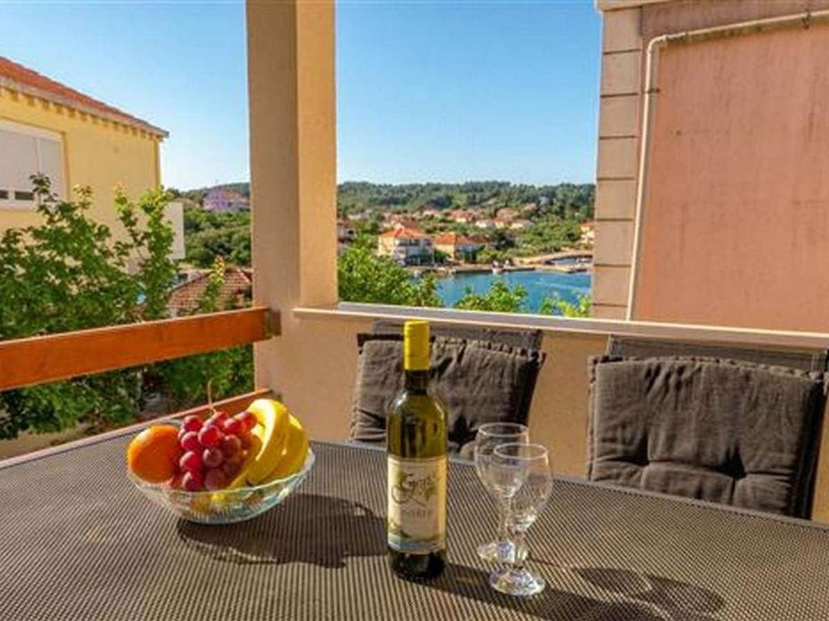 One bedroom apartment near beach Lumbarda, Korčula (A-22503-b)