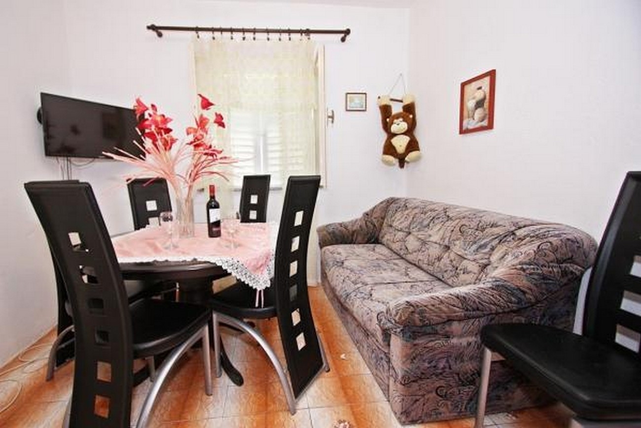 Four-bedroom apartment with terrace Supetar, Brač (A-22504-a) Four-bedroom apartment with terrace Supetar, Brač (A-22504-a)