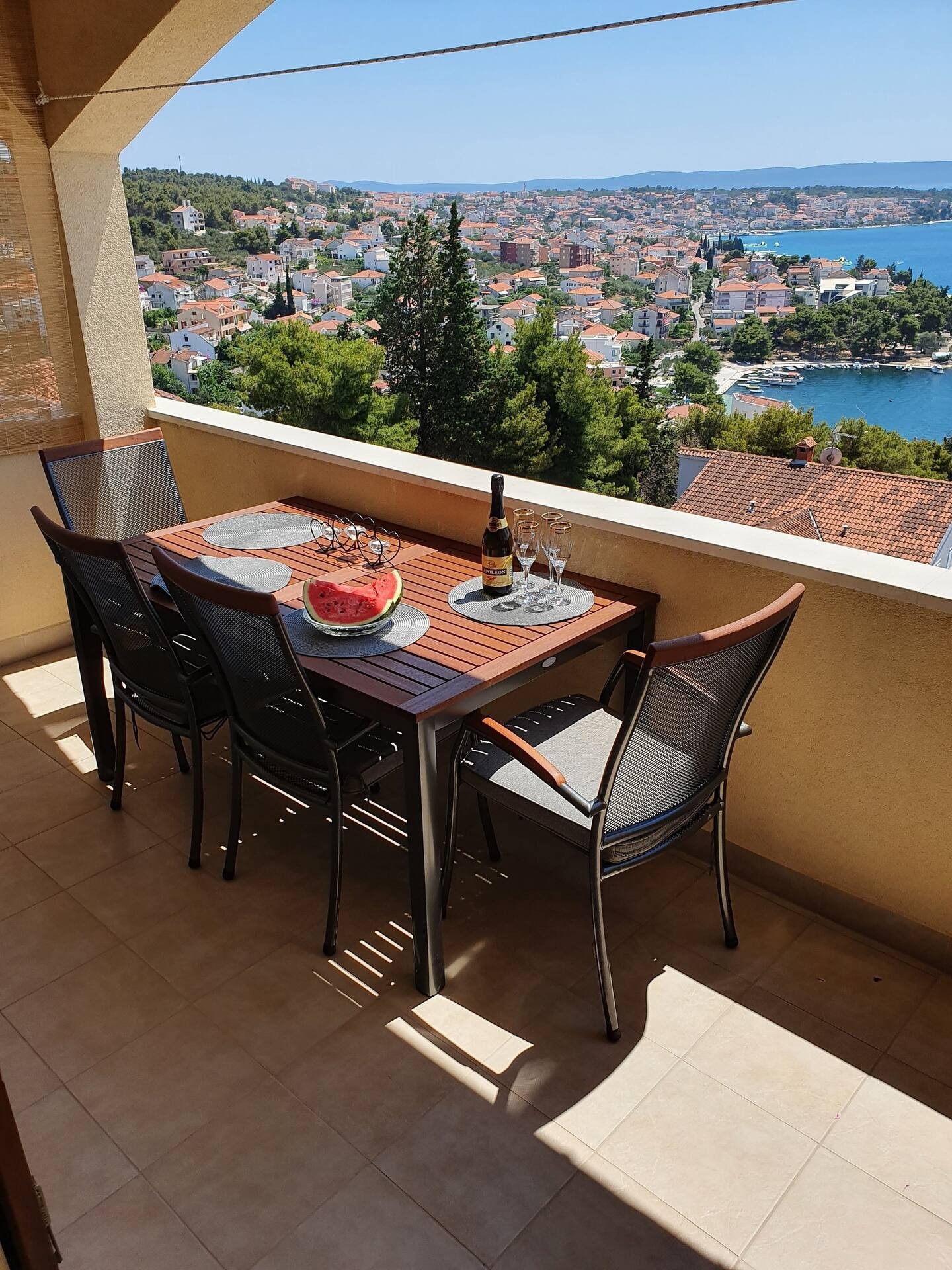 Three bedroom apartment with terrace and sea view Trogir  A-a