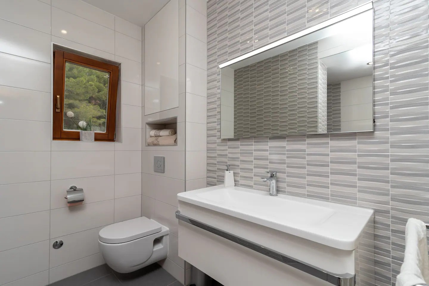 Three bedroom apartment with terrace and sea view Trogir  A-a