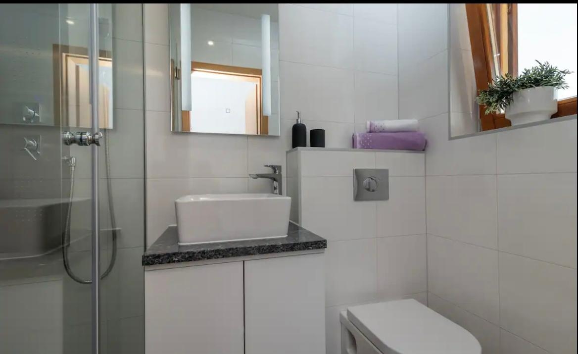 Three bedroom apartment with terrace and sea view Trogir  A-a