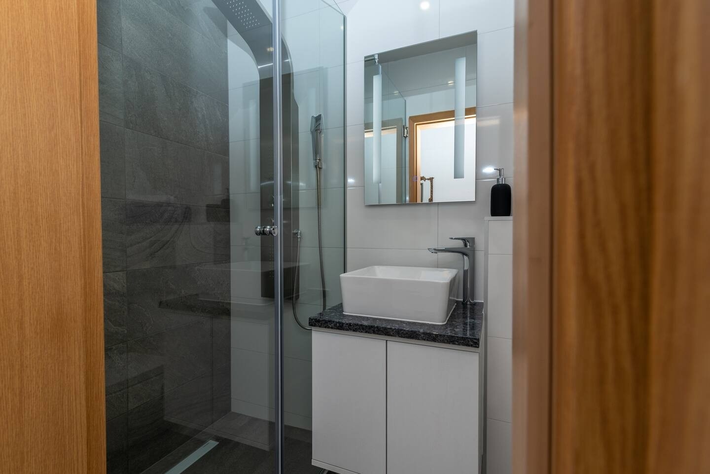 Three bedroom apartment with terrace and sea view Trogir  A-a