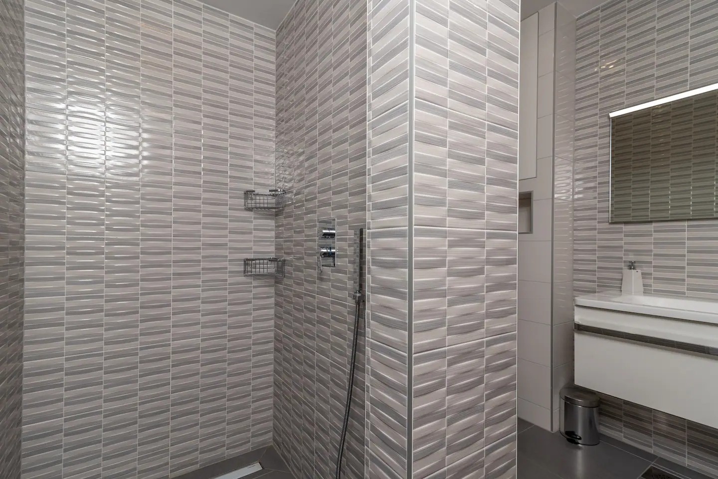 Three bedroom apartment with terrace and sea view Trogir  A-a