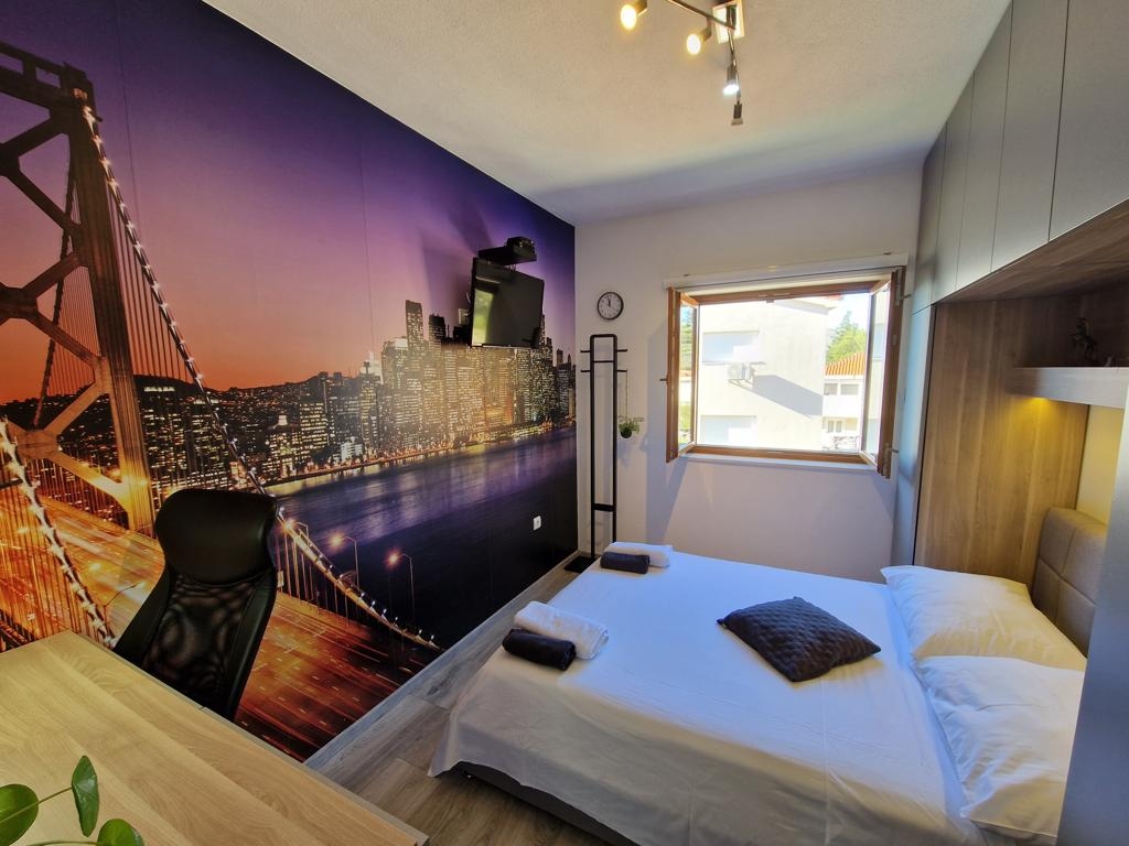 Three bedroom apartment with terrace and sea view Trogir  A-a