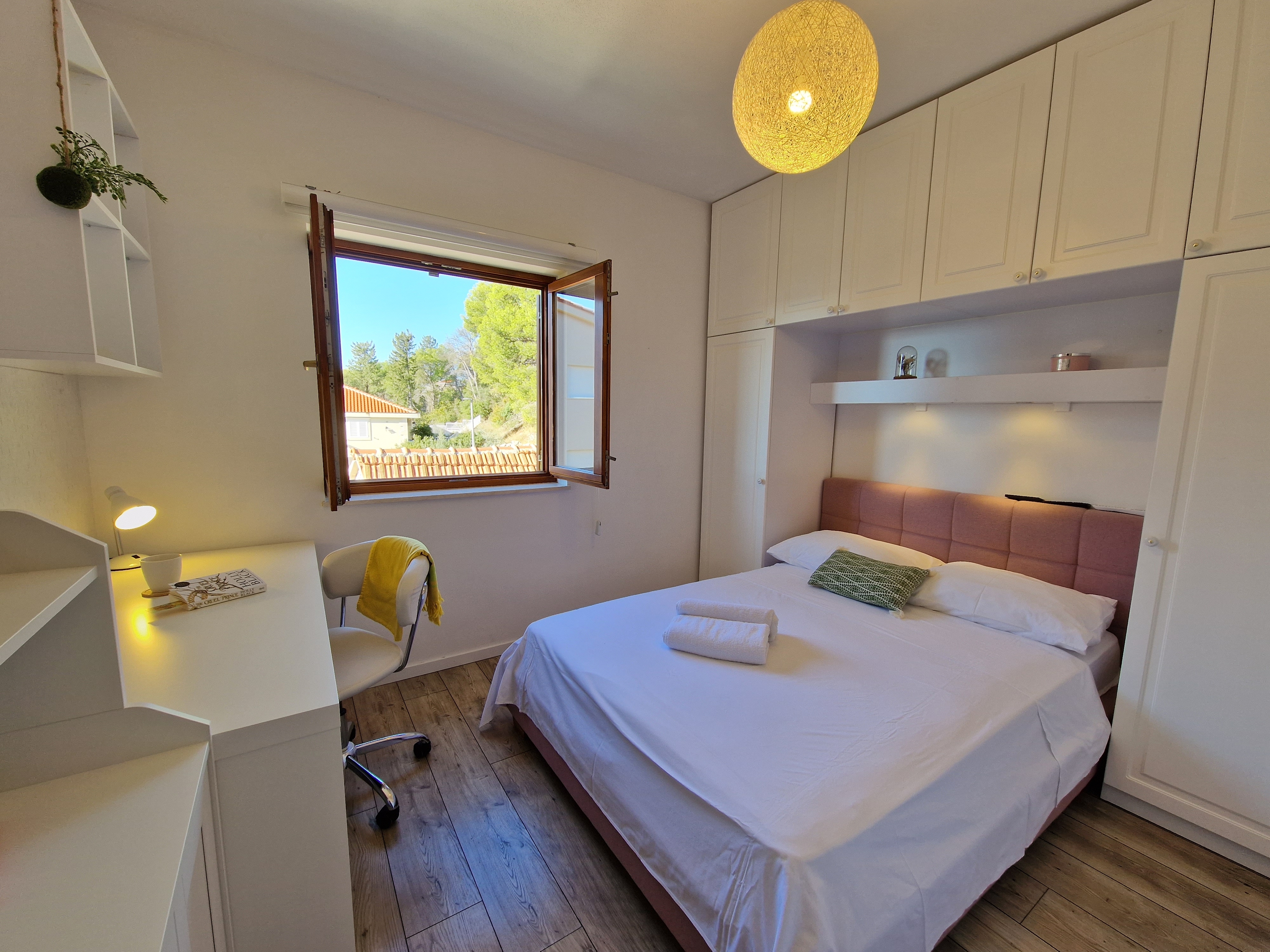 Three bedroom apartment with terrace and sea view Trogir  A-a