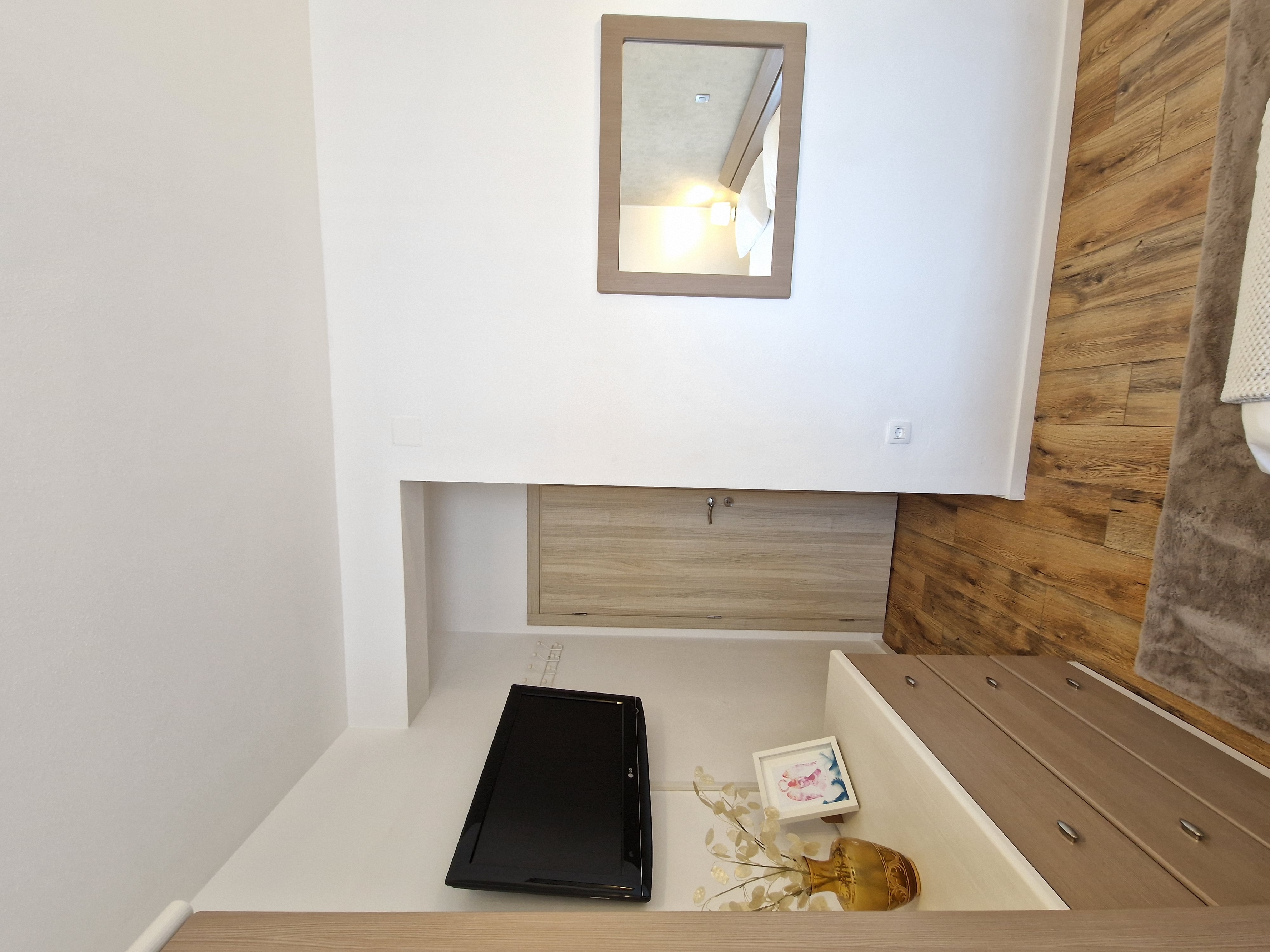Three bedroom apartment with terrace and sea view Trogir  A-a