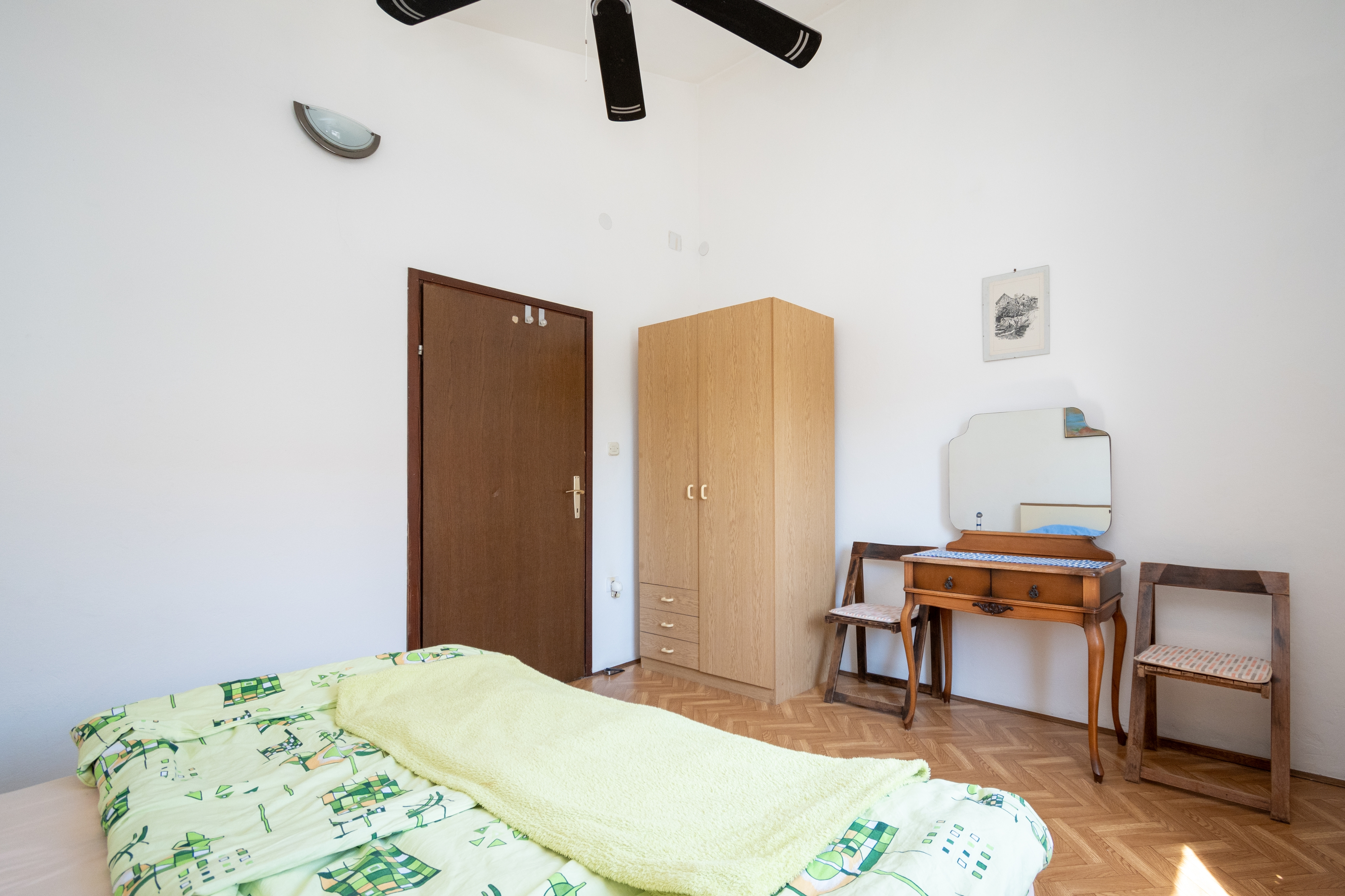 One bedroom apartment near beach Bibinje, Zadar  A-c