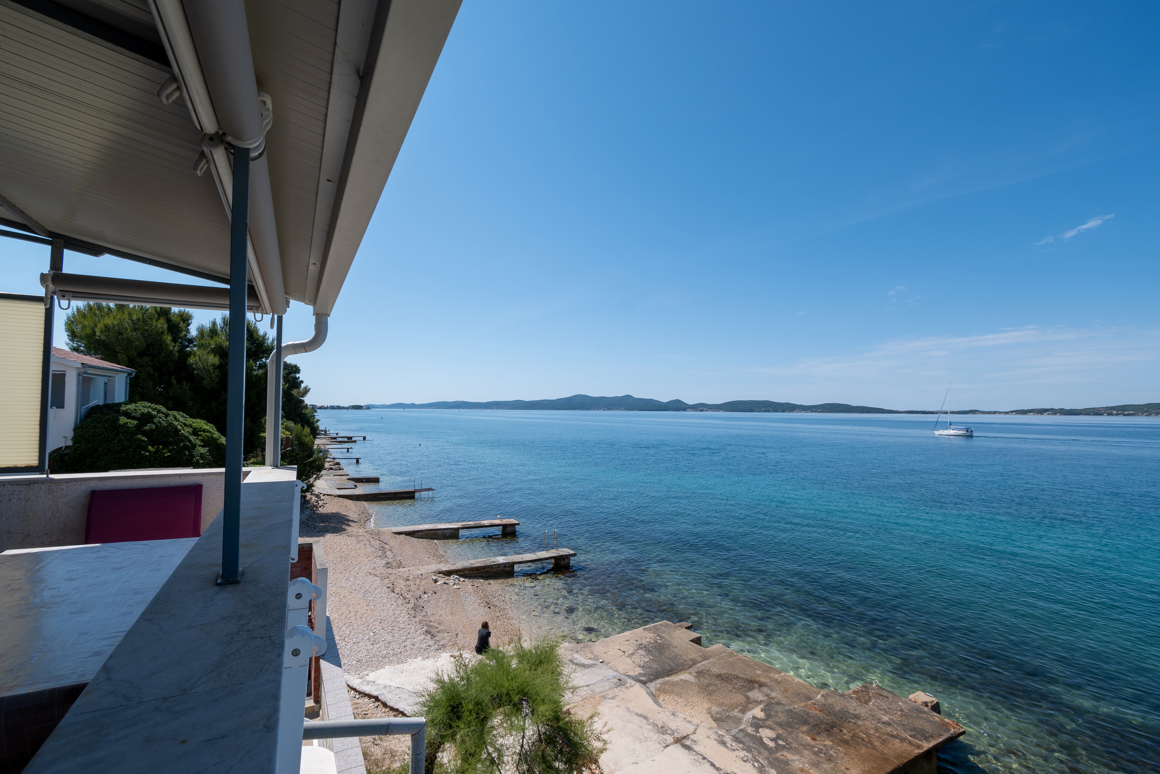 One bedroom apartment near beach Bibinje, Zadar  A-c