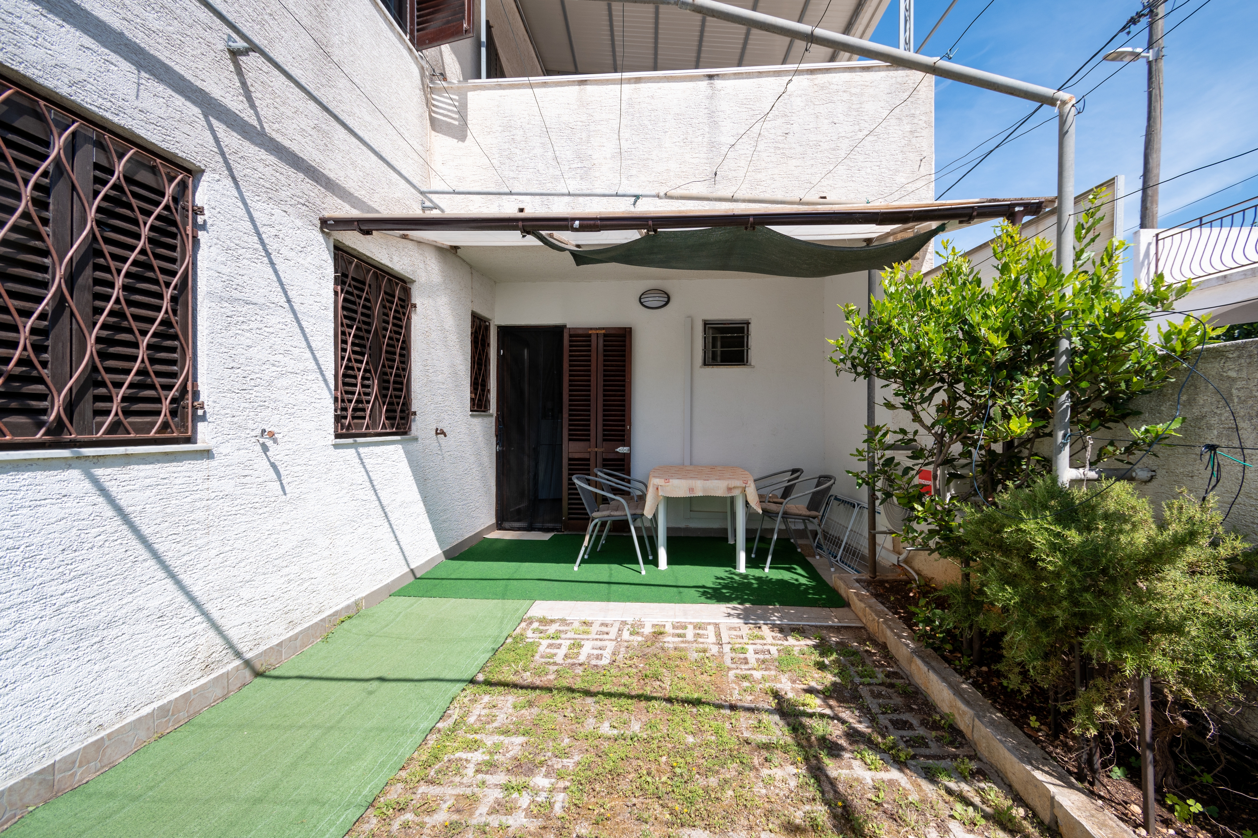 One bedroom apartment near beach Bibinje, Zadar  A-d
