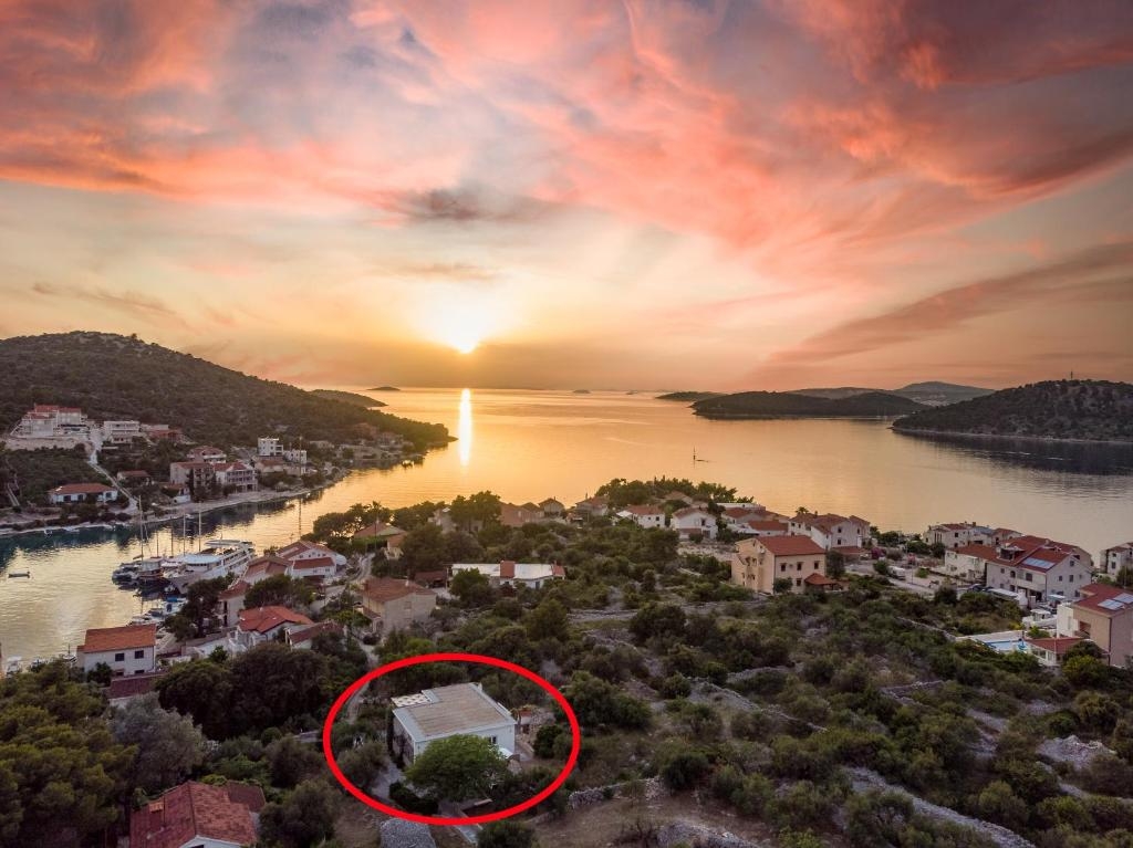 Four-bedroom house with terrace and sea view Ražanj, Rogoznica (K-22513)