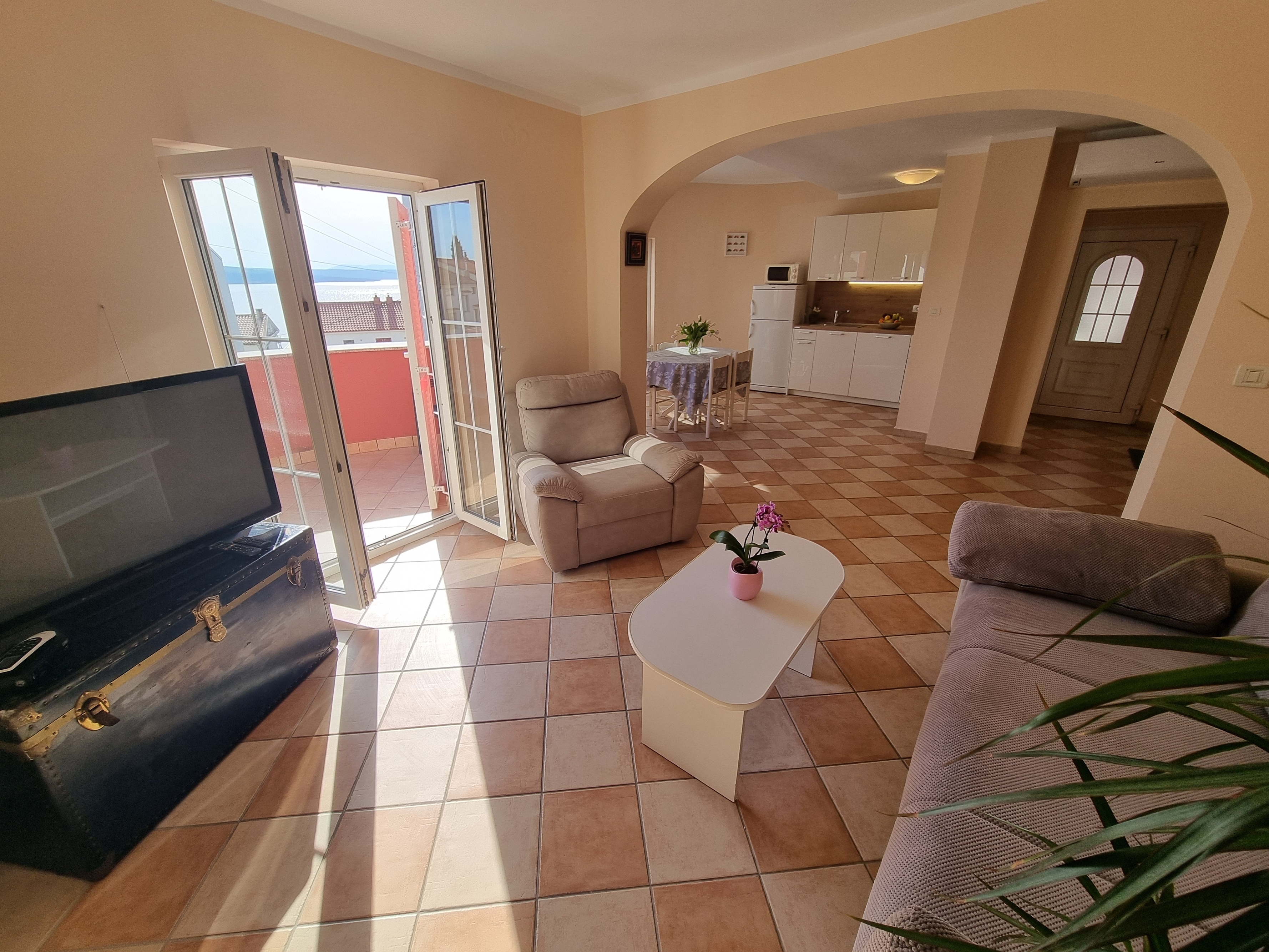 Two bedroom apartment with balcony and sea view Crikvenica (A-22514-a)