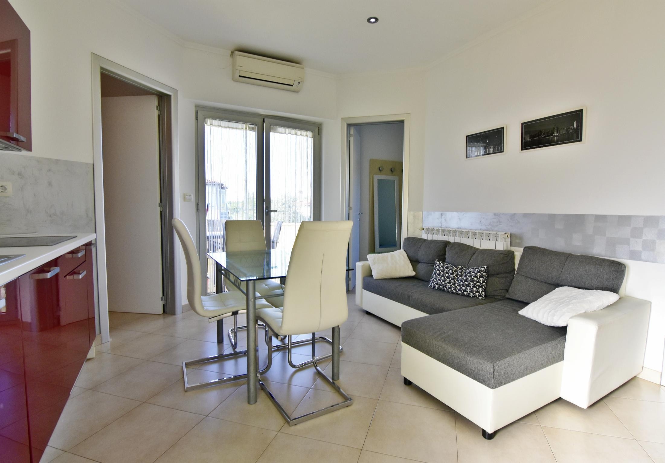 Two bedroom apartment with balcony Umag (A-22521-b)