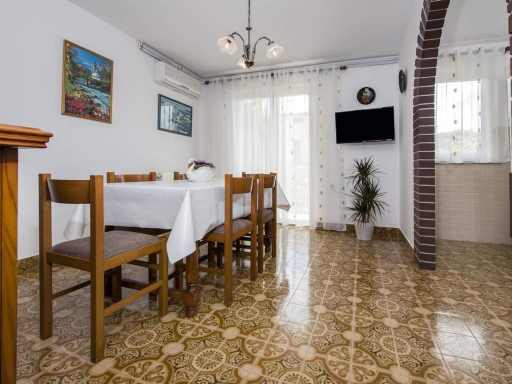 Three bedroom apartment with balcony Rovinj (A-22525-a)