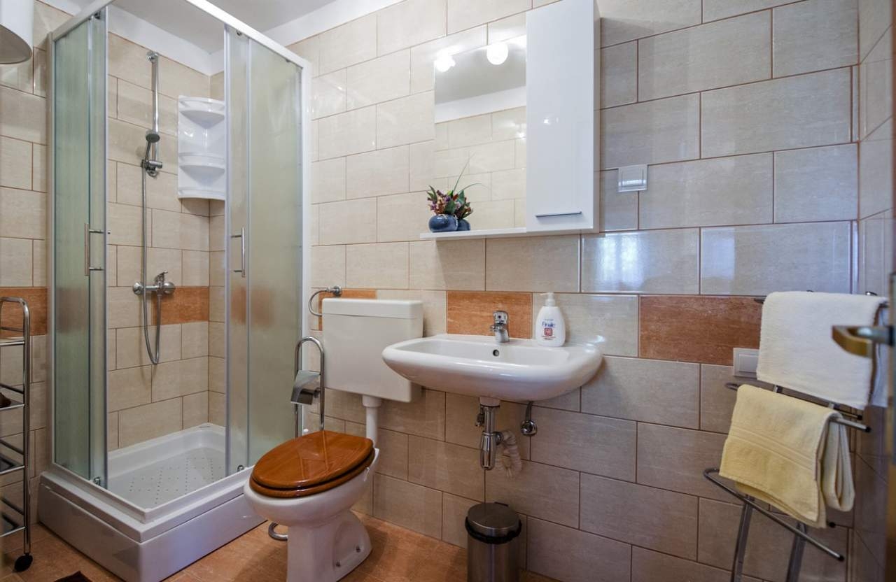 One bedroom apartment with terrace Rovinj  A-b