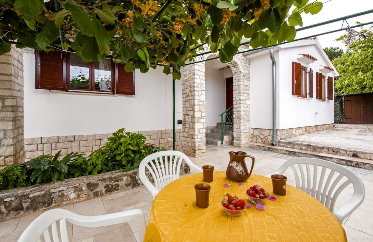 One bedroom apartment with terrace Rovinj  A-b