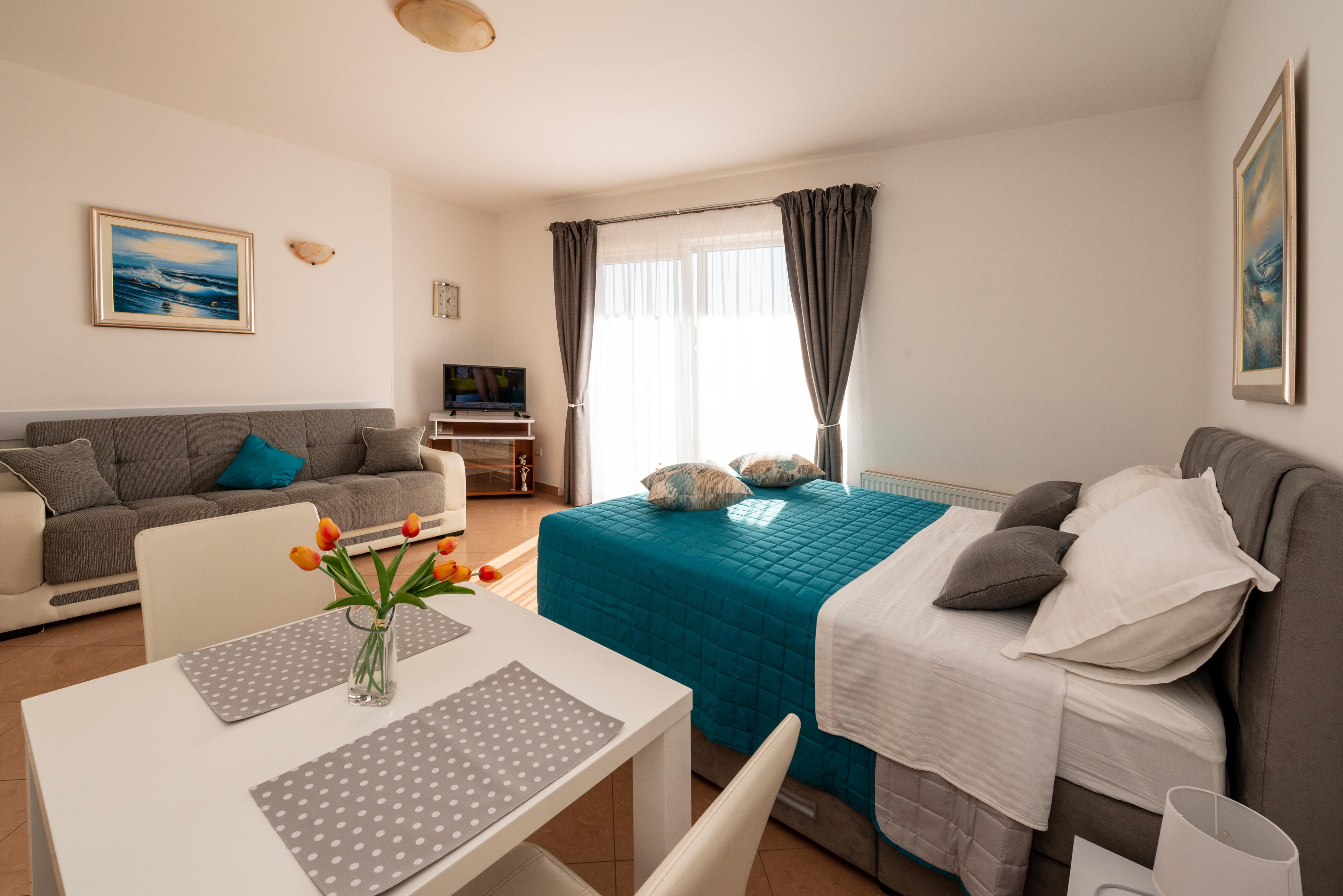 Studio flat with balcony Trogir  AS-b