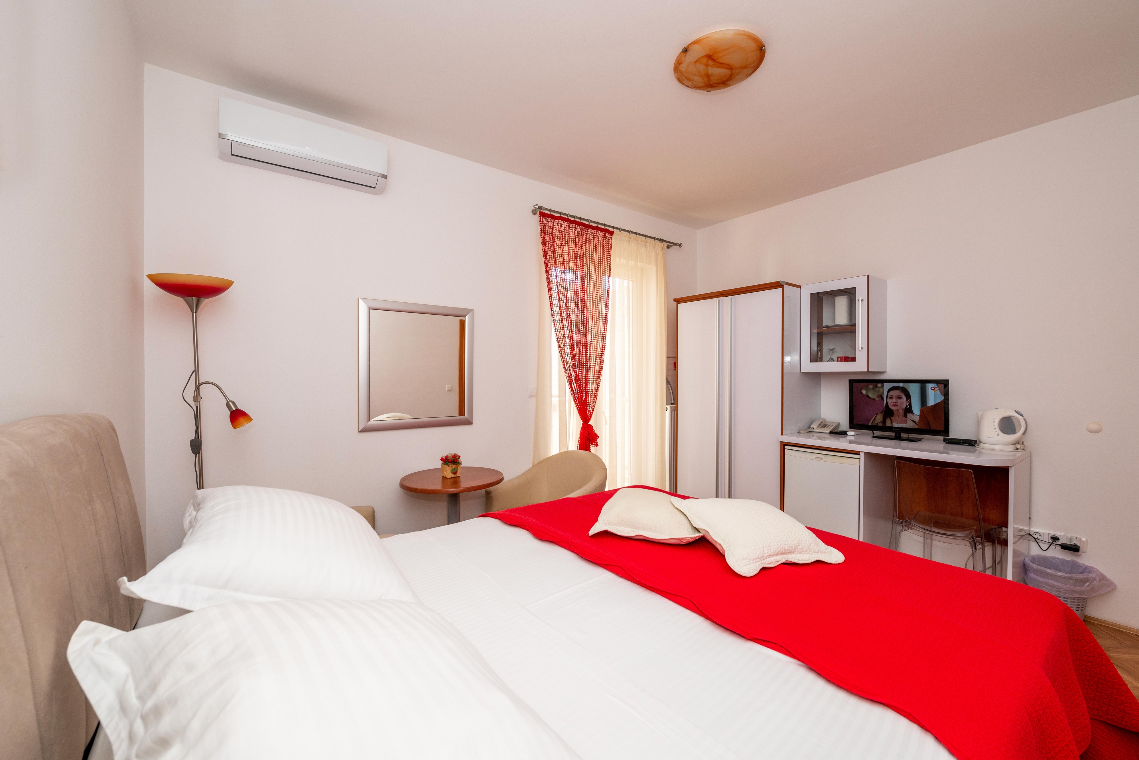 Room with balcony Trogir  S-a