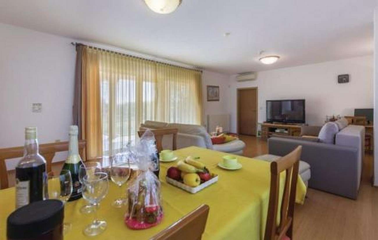 One bedroom apartment with terrace Vodnjan, Fažana  A-a