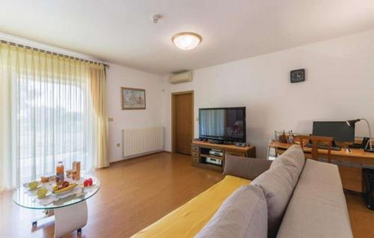One bedroom apartment with terrace Vodnjan, Fažana  A-a