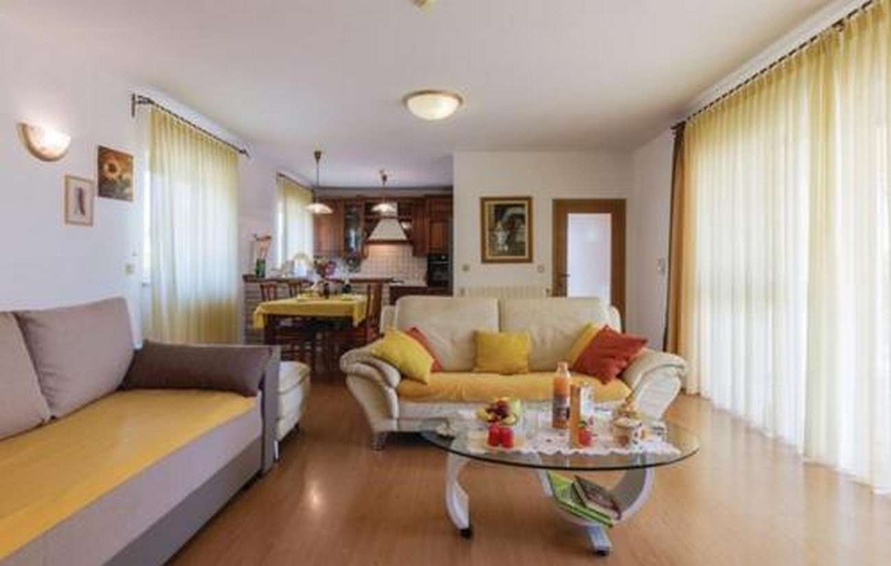 One bedroom apartment with terrace Vodnjan, Fažana  A-a
