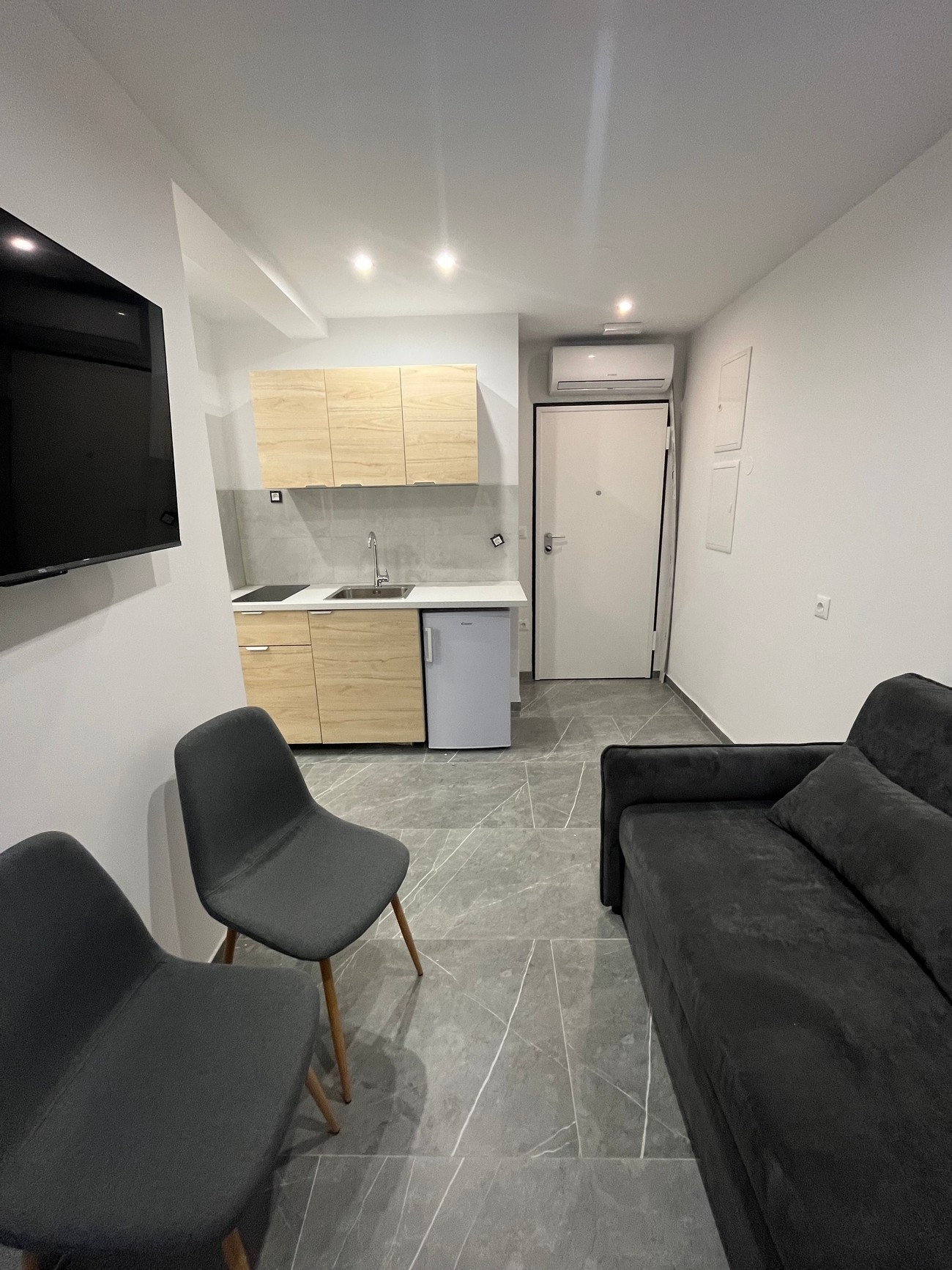 One bedroom apartment with balcony Kaštel Štafilić, Kaštela  A-c