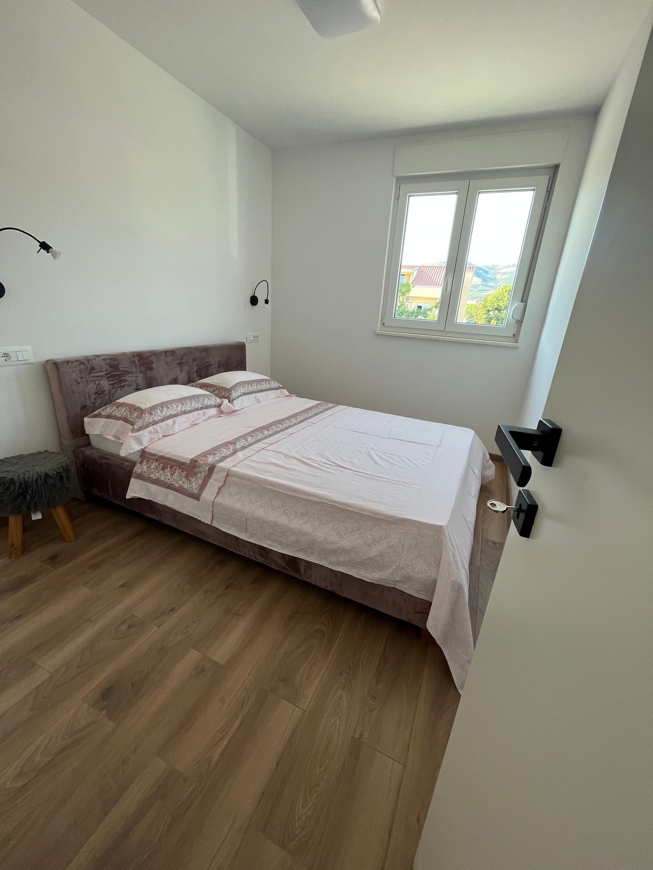 Three bedroom apartment with balcony Kaštel Štafilić, Kaštela  A-d