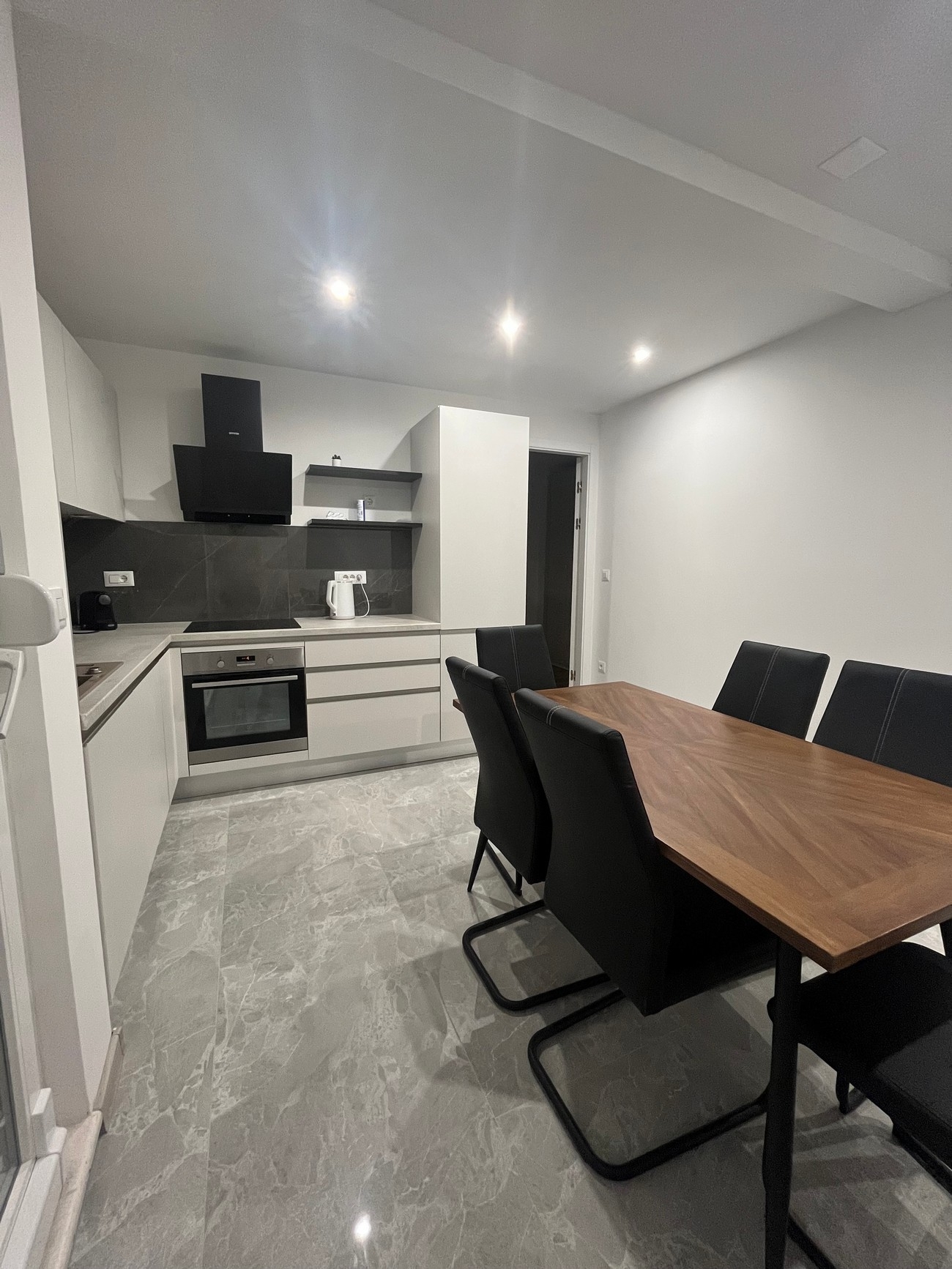 Three bedroom apartment with balcony Kaštel Štafilić, Kaštela  A-d