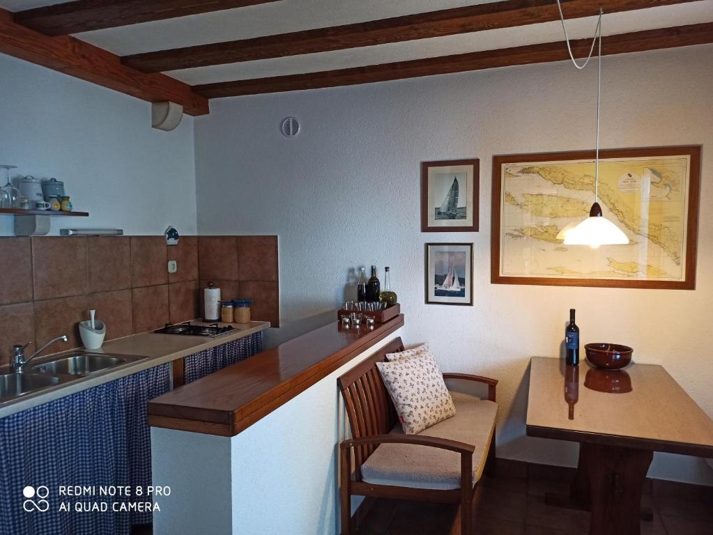 Top Hvar Pakomina Top Hvar Pakomina