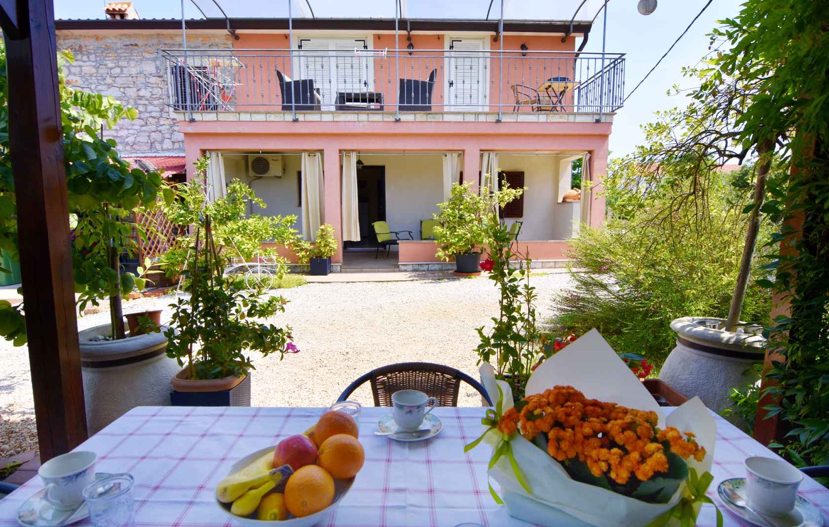 Two bedroom apartment with terrace Đuba, Umag  A-a