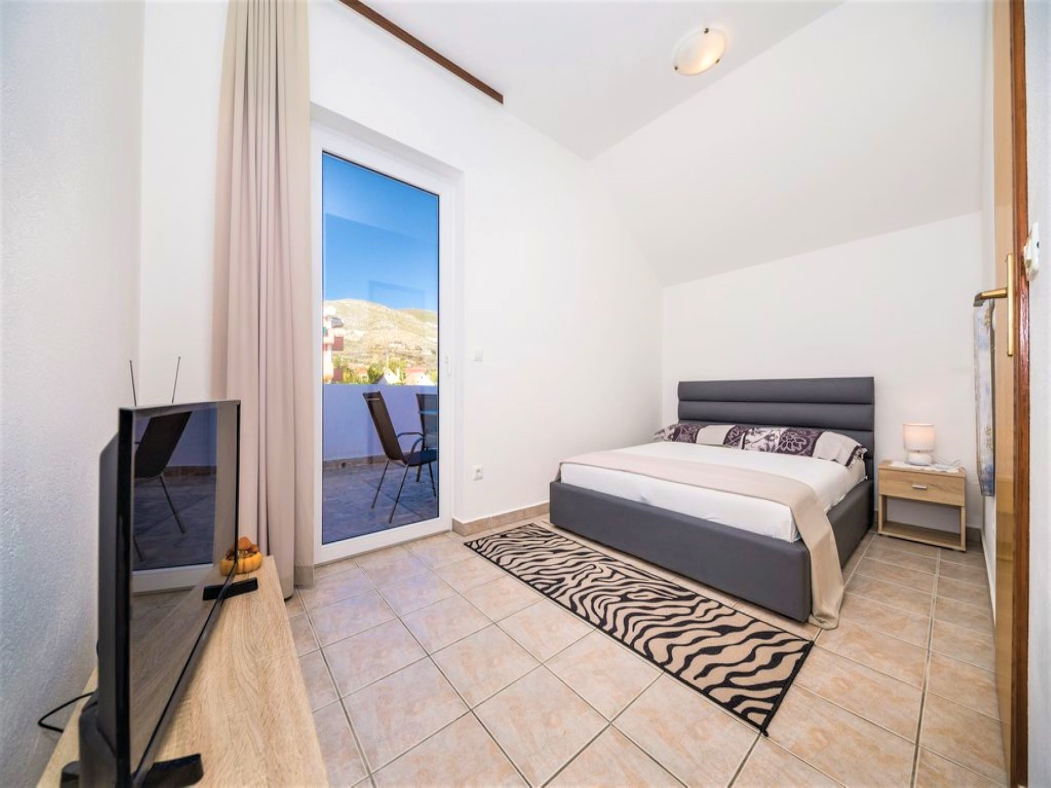 Two bedroom apartment with terrace Plano, Trogir  A-a