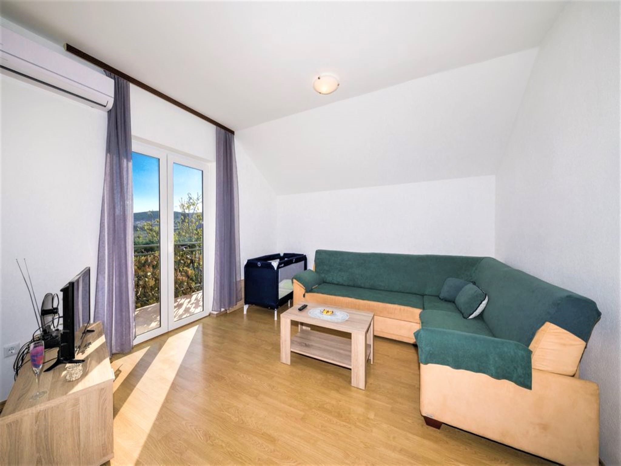 Two bedroom apartment with terrace Plano, Trogir  A-a