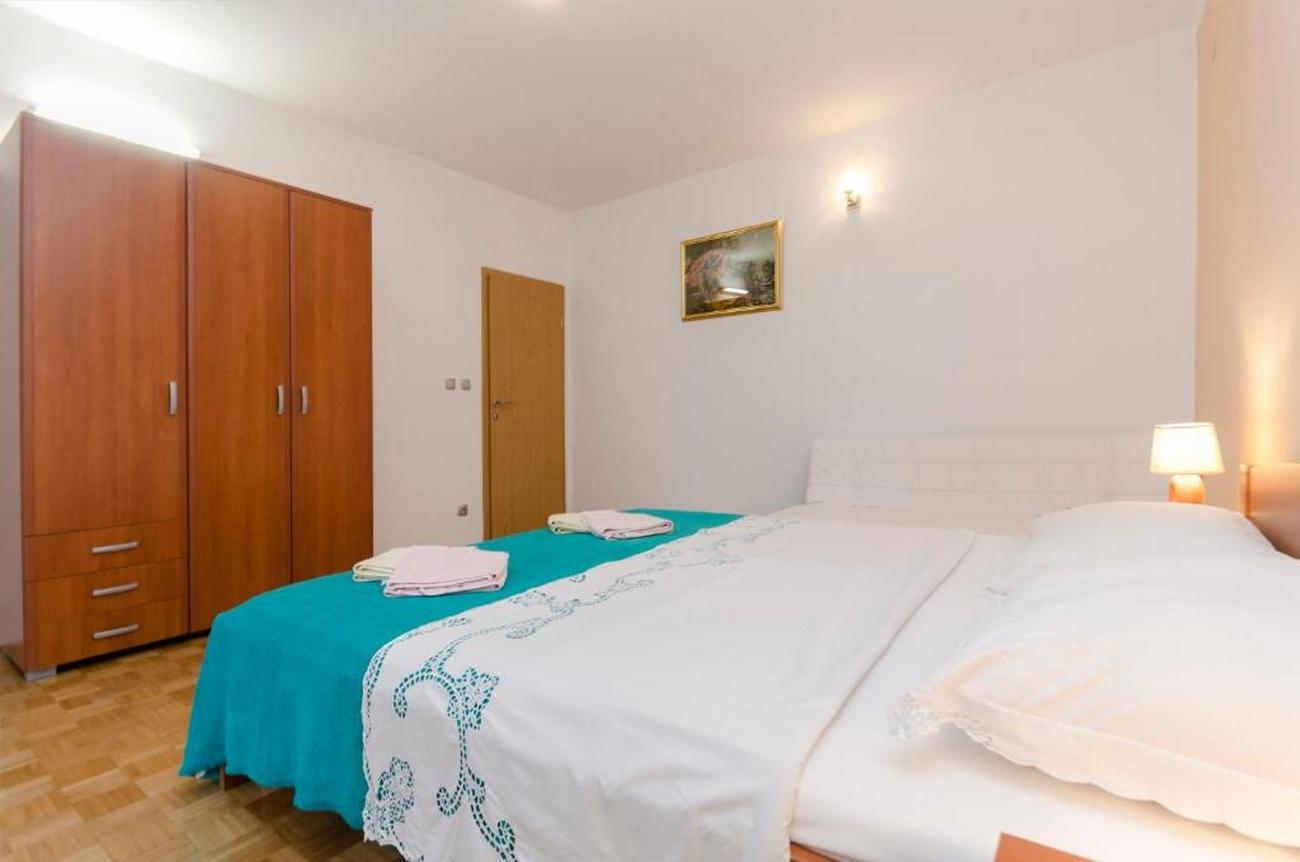 Three bedroom apartment with terrace Vodice  A-c