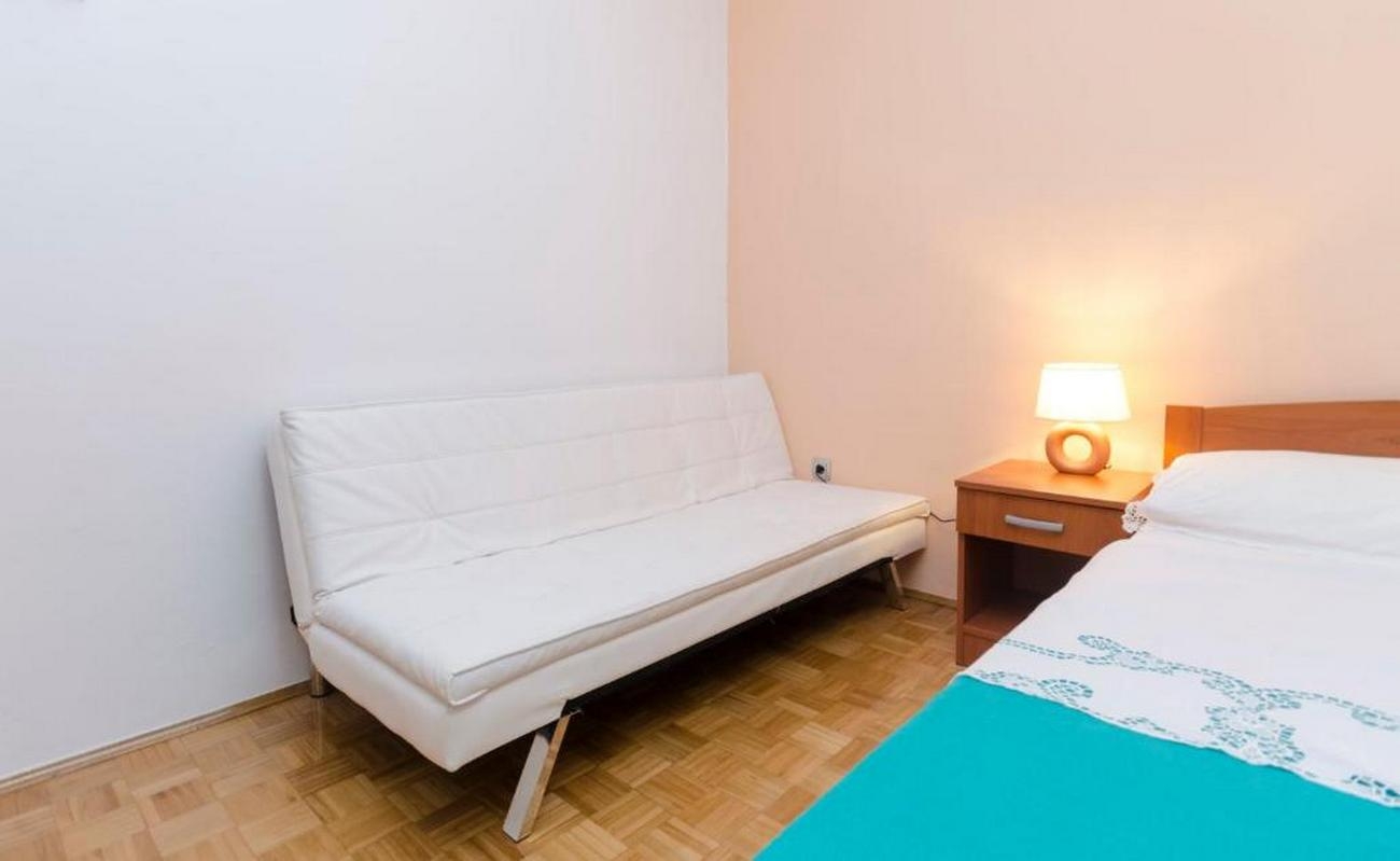 Three bedroom apartment with terrace Vodice  A-c