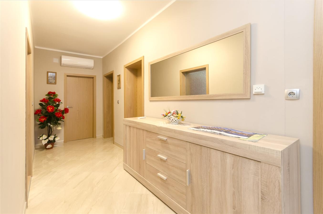 Three bedroom apartment with terrace Vodice  A-c