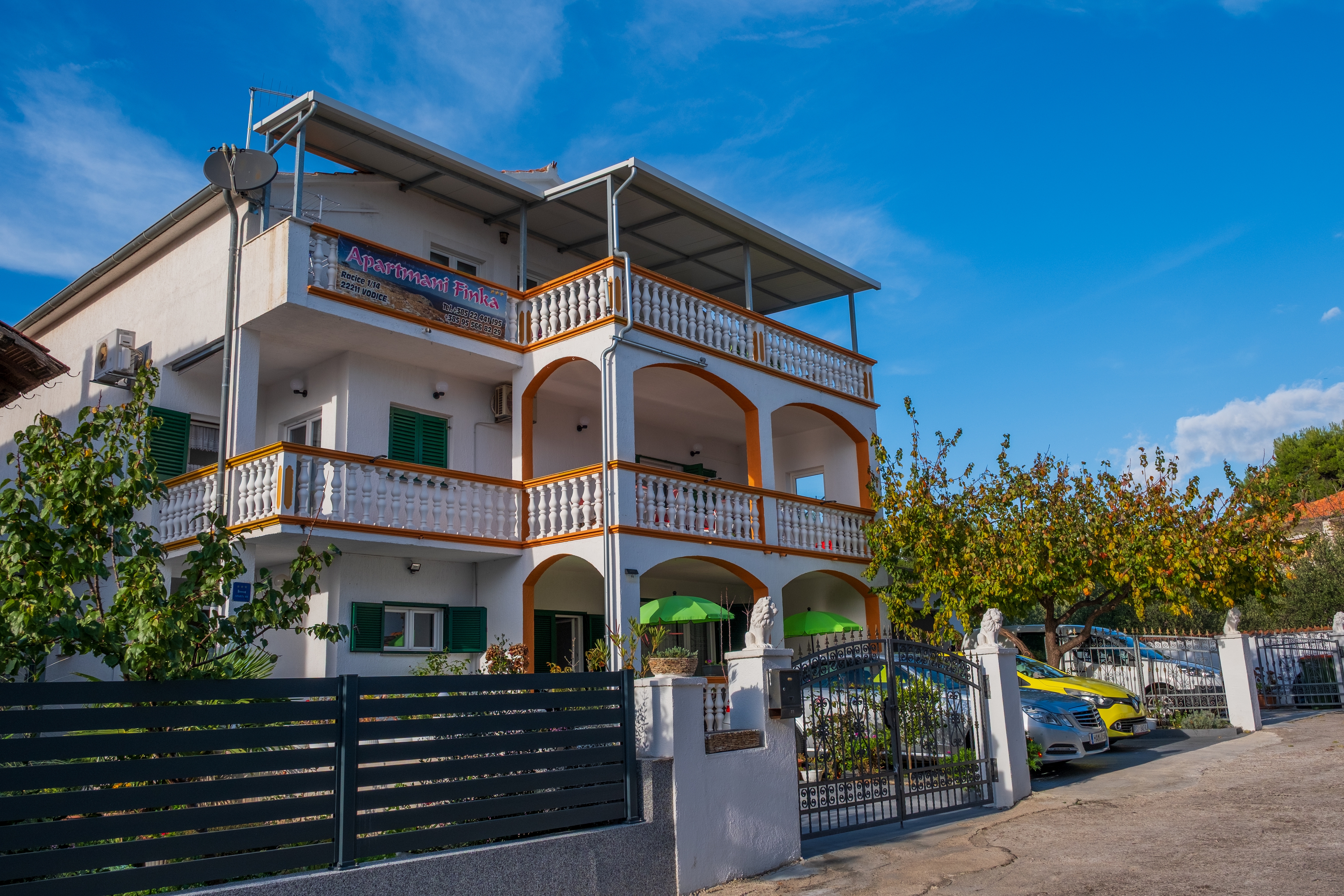 Three bedroom apartment with air-conditioning Vodice (A-22557-b)