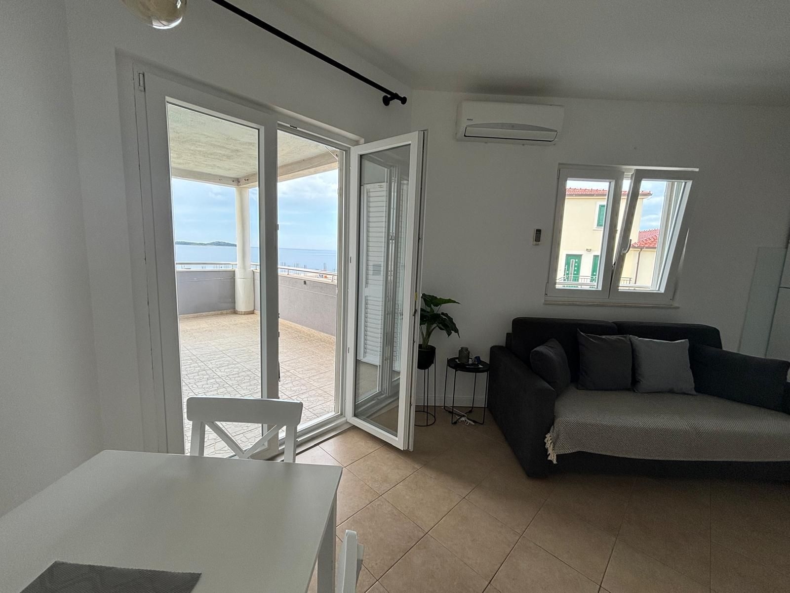 Three bedroom apartment near beach Zečevo Rtić, Rogoznica  A-b