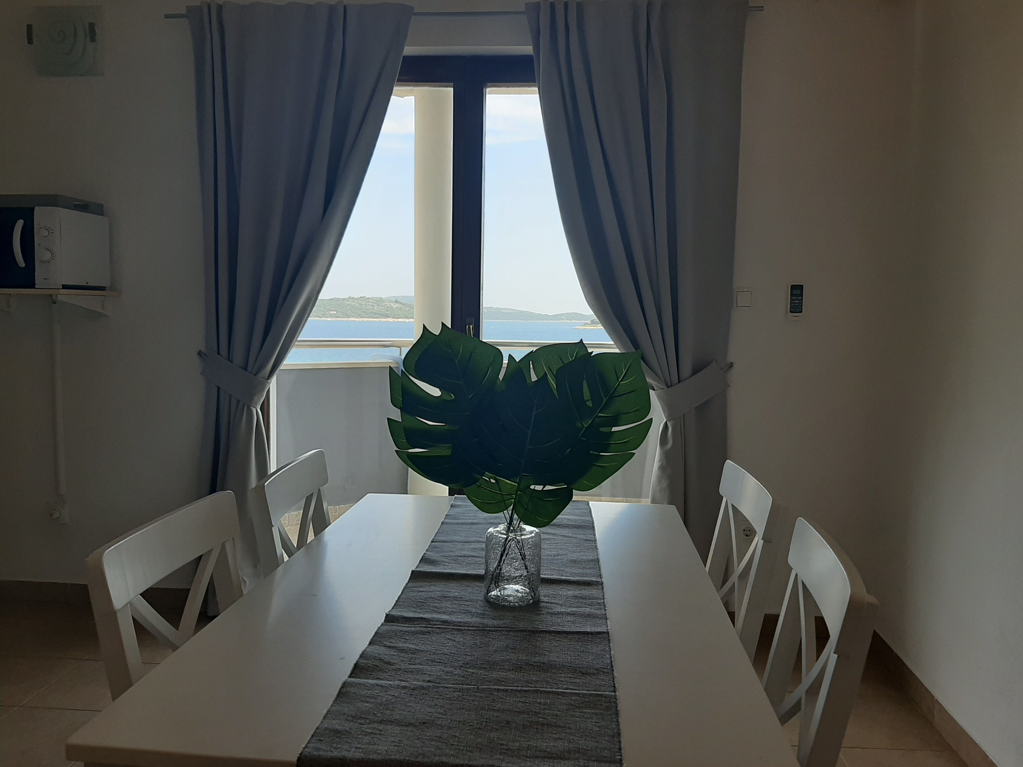 Three bedroom apartment near beach Zečevo Rtić, Rogoznica  A-b