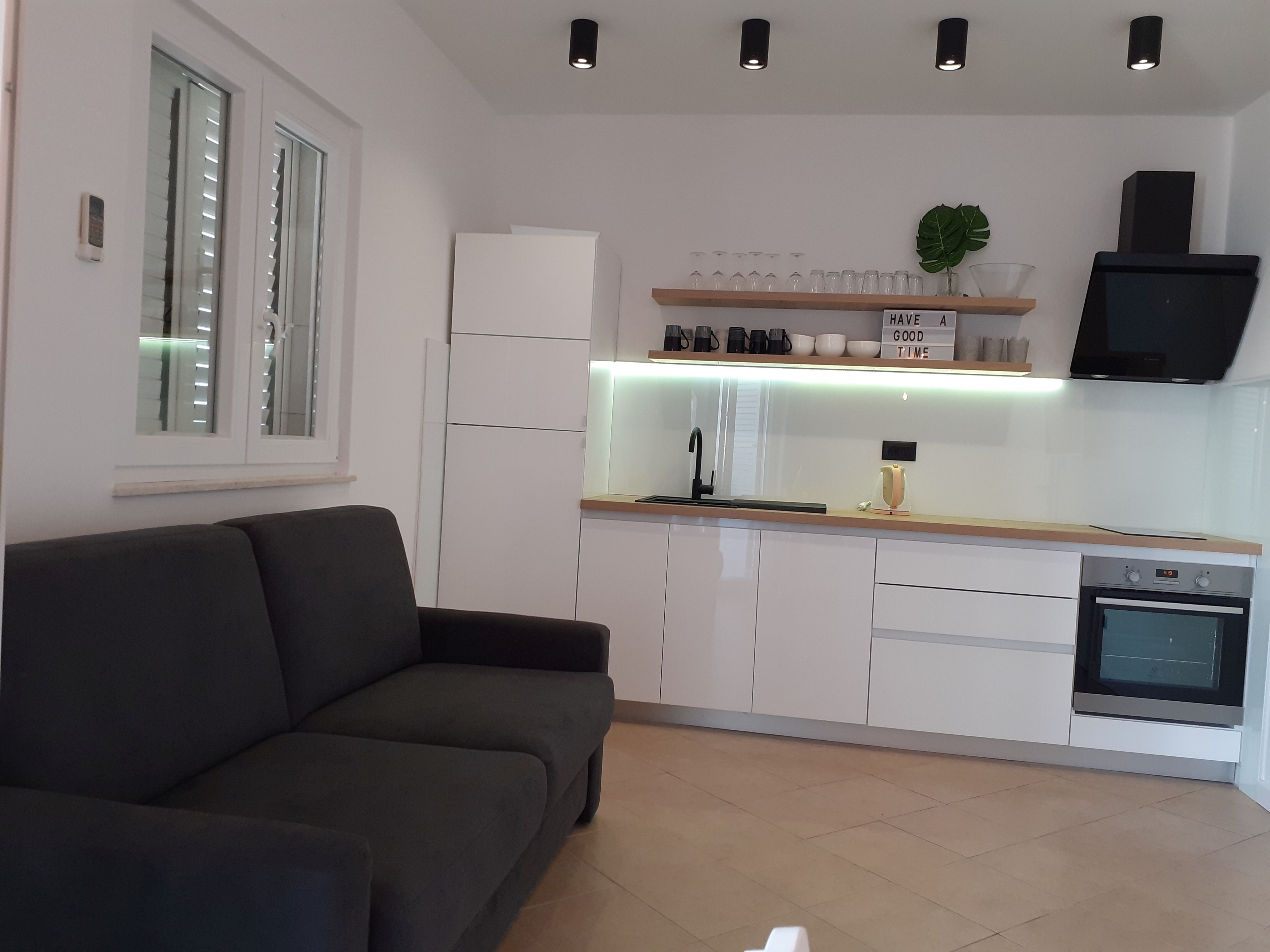 Three bedroom apartment near beach Zečevo Rtić, Rogoznica  A-b