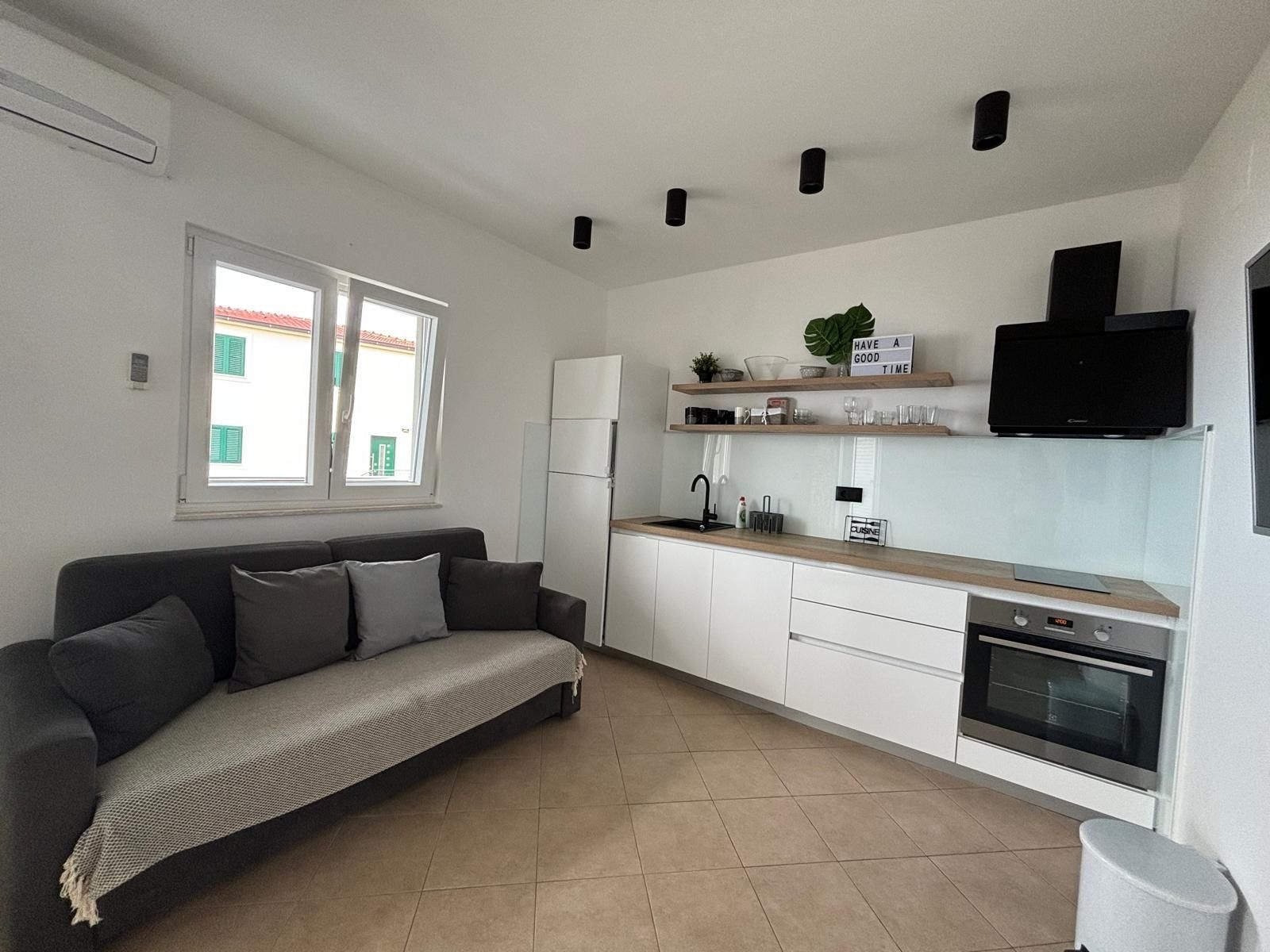 Three bedroom apartment near beach Zečevo Rtić, Rogoznica  A-b