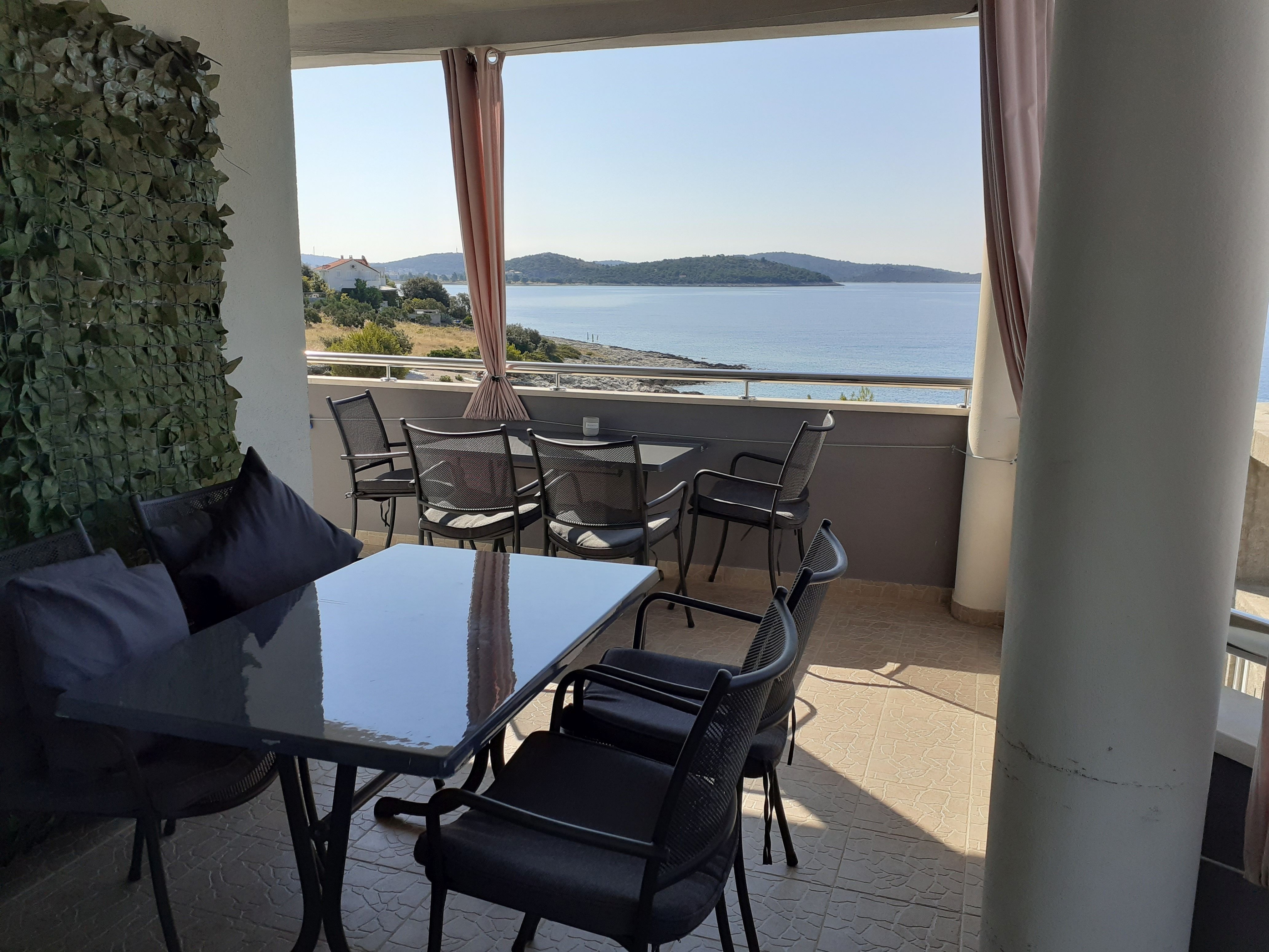 Three bedroom apartment near beach Zečevo Rtić, Rogoznica  A-b