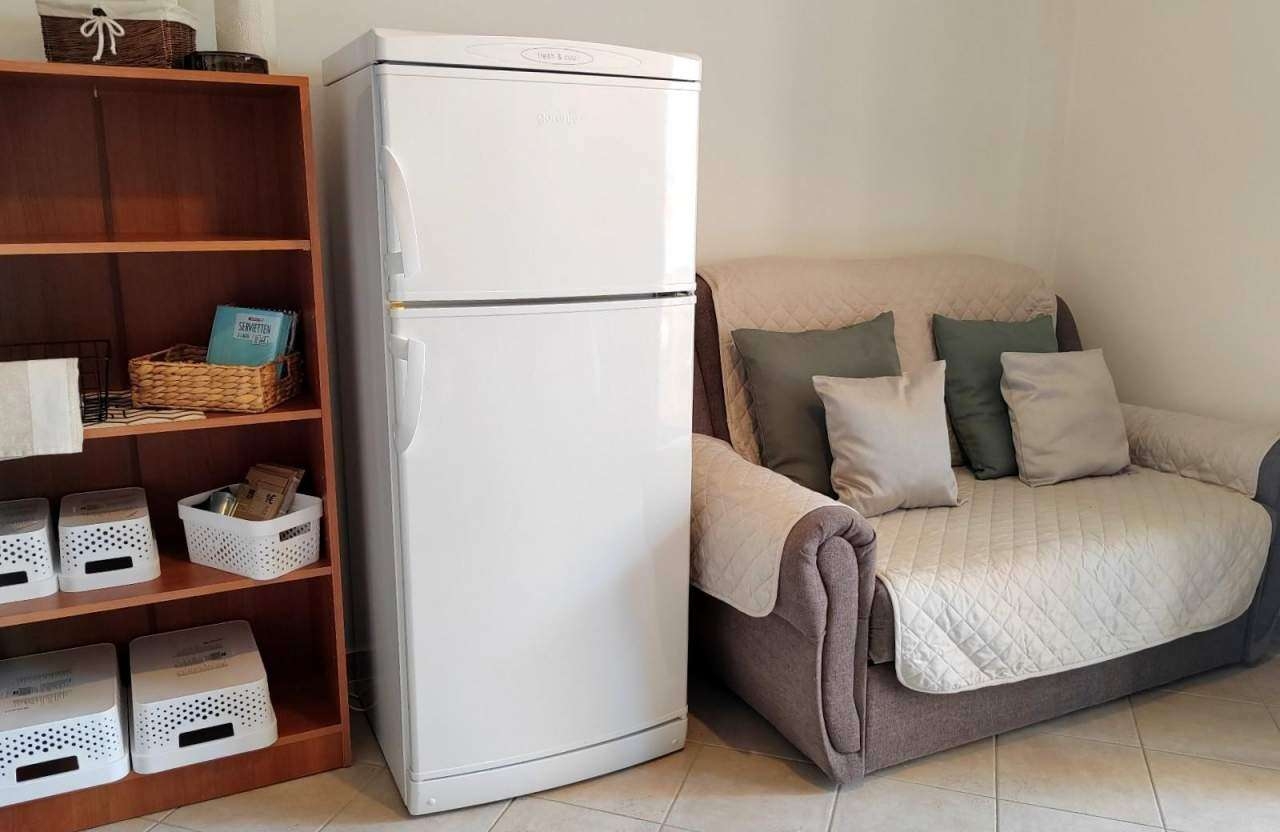 One bedroom apartment near beach Barbat, Rab (A-22561-a) One bedroom apartment near beach Barbat, Rab (A-22561-a)