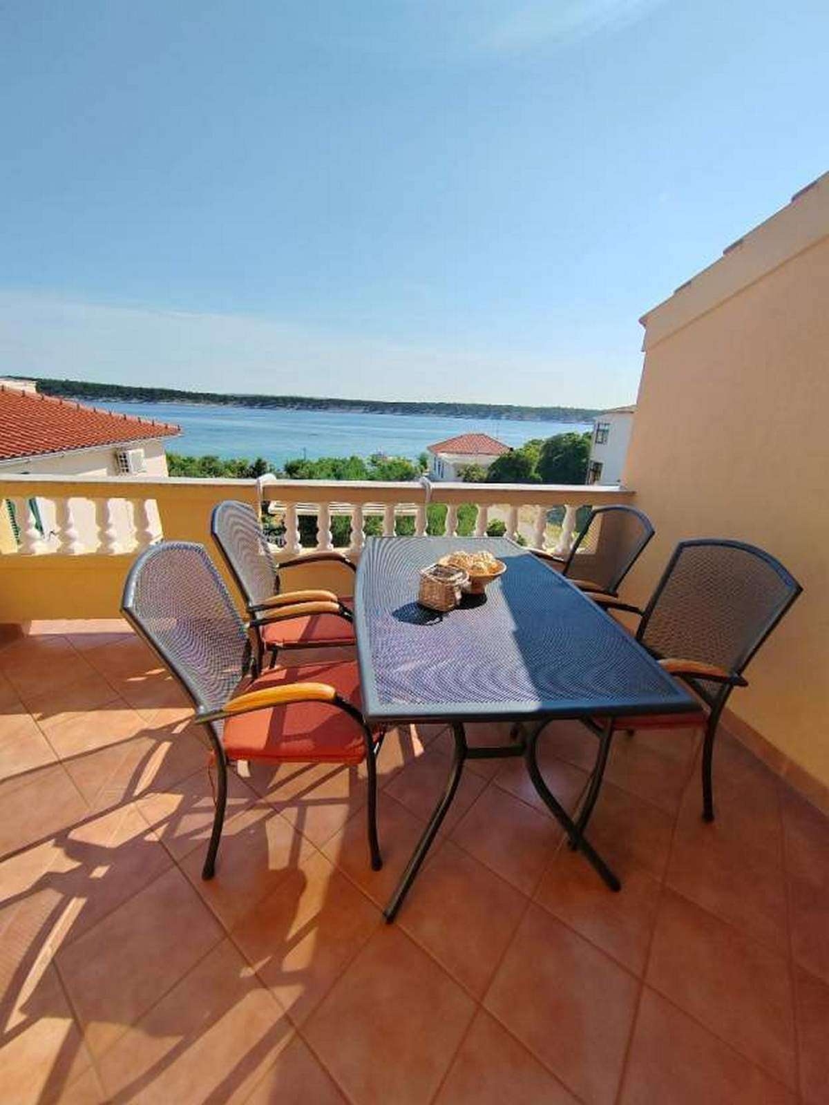 Two bedroom apartment near beach Barbat, Rab  A-b
