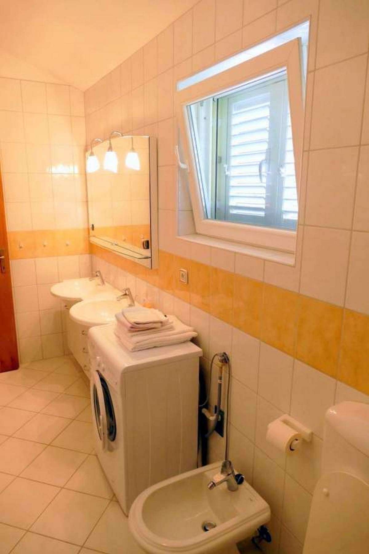 One bedroom apartment with balcony Palit, Rab  A-a