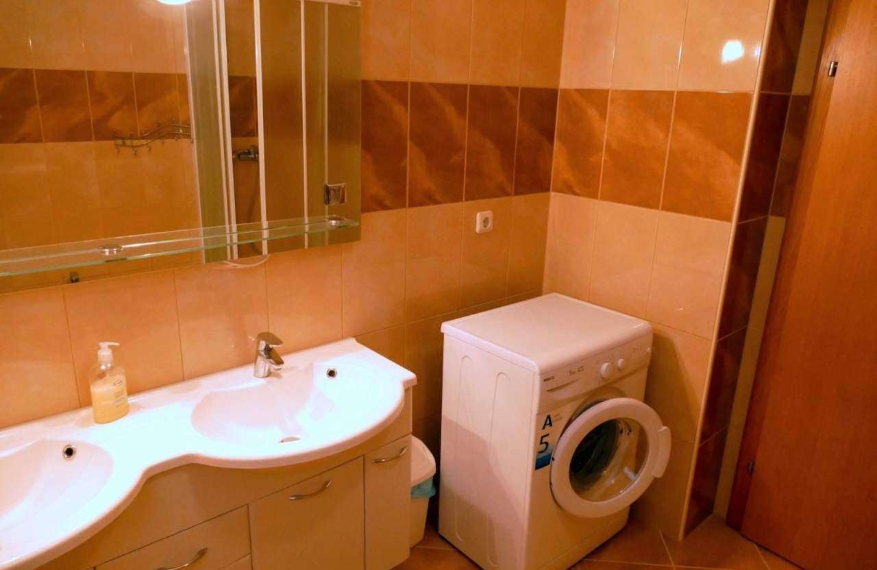 Two bedroom apartment with terrace Palit, Rab  A-b