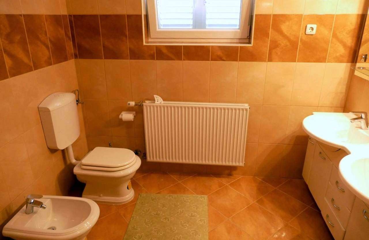 Two bedroom apartment with terrace Palit, Rab  A-b