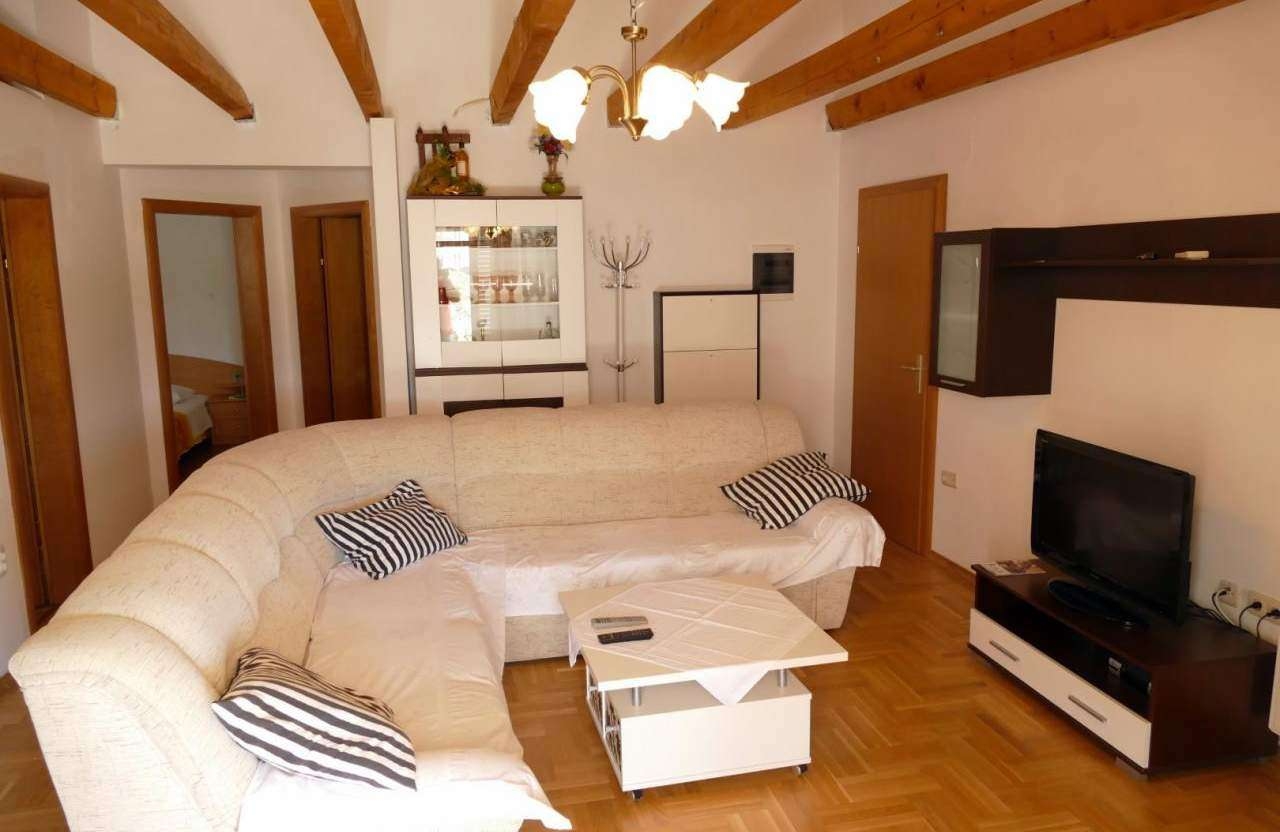 Two bedroom apartment with terrace Palit, Rab (A-22562-b) Two bedroom apartment with terrace Palit, Rab (A-22562-b)