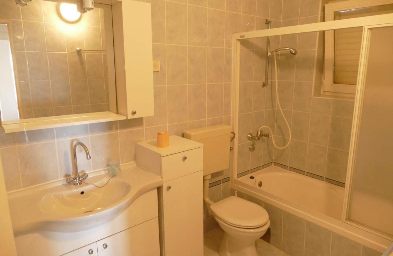 Two bedroom apartment with terrace and sea view Barbat, Rab  A-a