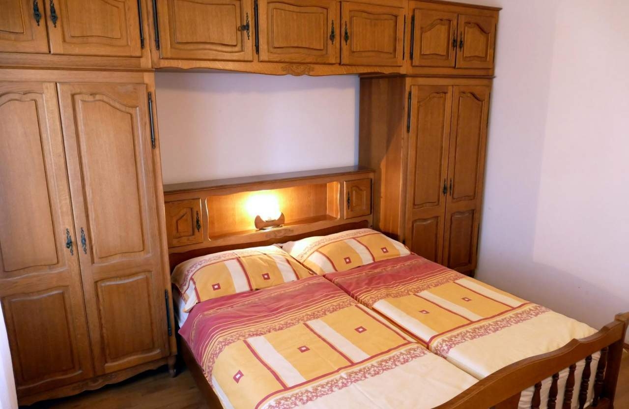 Two bedroom apartment with terrace and sea view Barbat, Rab  A-a